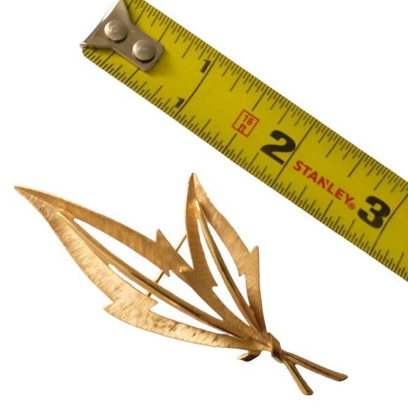 Crown Trifari Leaf Brooch Feather Pin Open Work Brushed Gold Tone Modernist Vtg. - Picture 2 of 15